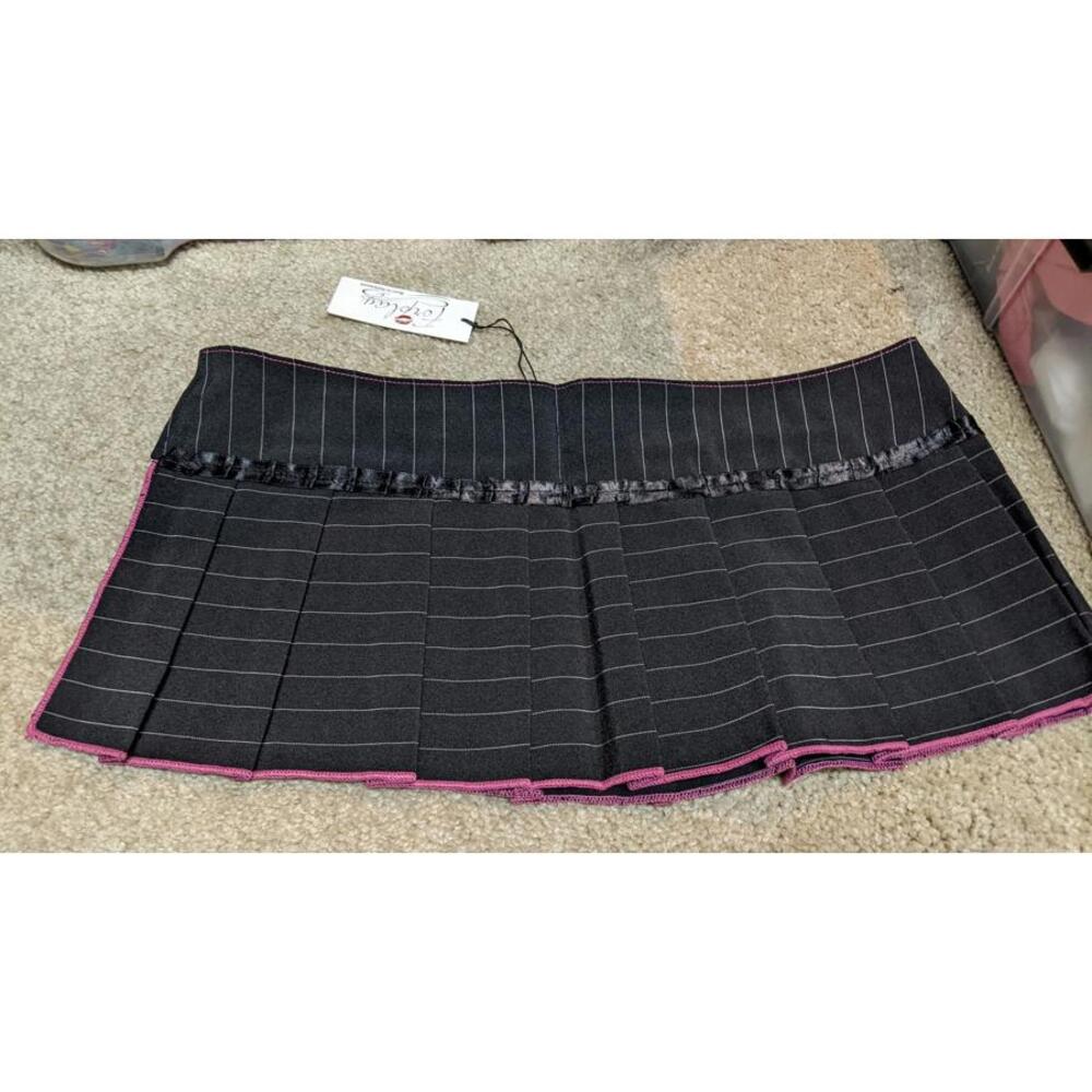 Forplay Vintage Clubwear Pleated Skirt with Buckle Detail NWT Large - Picture 4 of 5